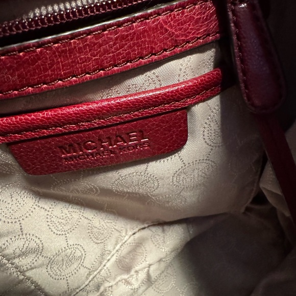 EUC Michael Kors Vanessa medium leather shoulder tote bag in a burgundy - Picture 15 of 17